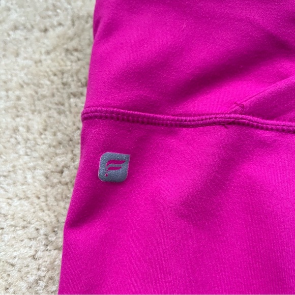 Fabletics Women’s Pink Fitted Knee Length Capri Leggings - L - EUC - Picture 4 of 7